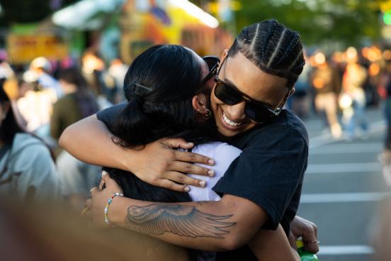 2 students hugging at big nite